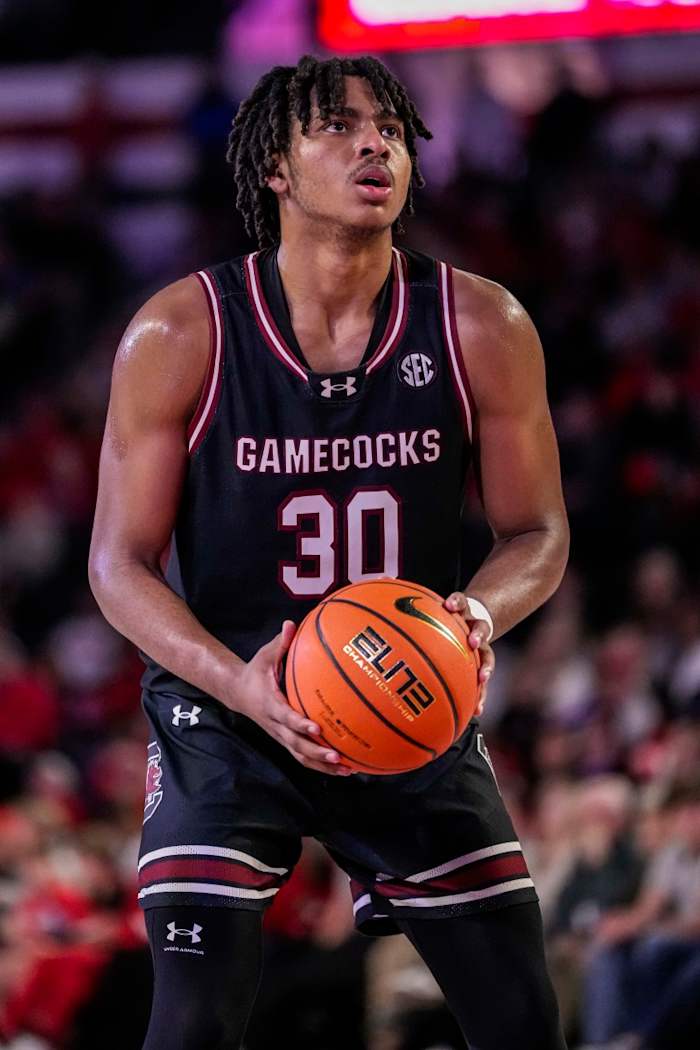 Collin Murray-Boyles prepares to shoot a free throw (3rd Feb., 2024)